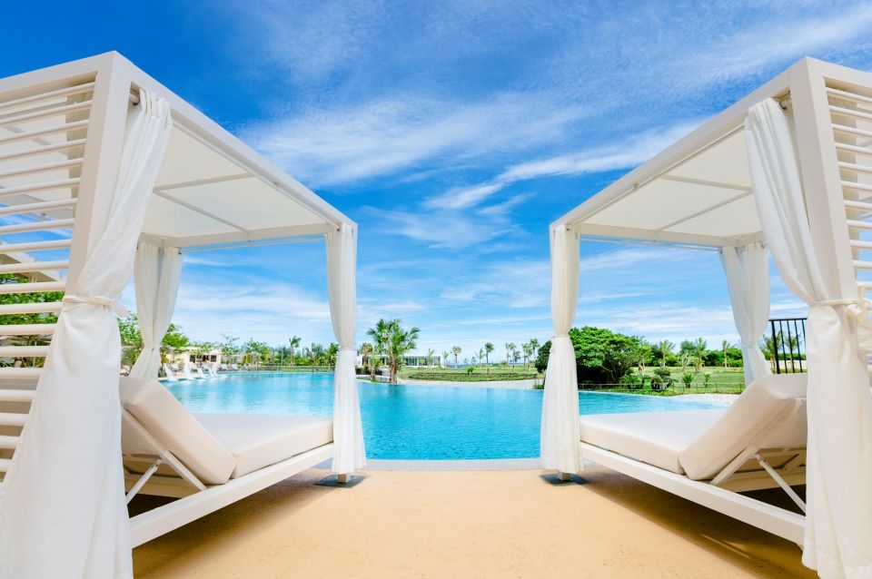 クルトン　沖縄県発　沖縄本島・宮古島のお届け先様限定　ES-HD63P JQ004 ヒルトン沖縄宮古島リゾートご利用券【90,000円】｜JAL