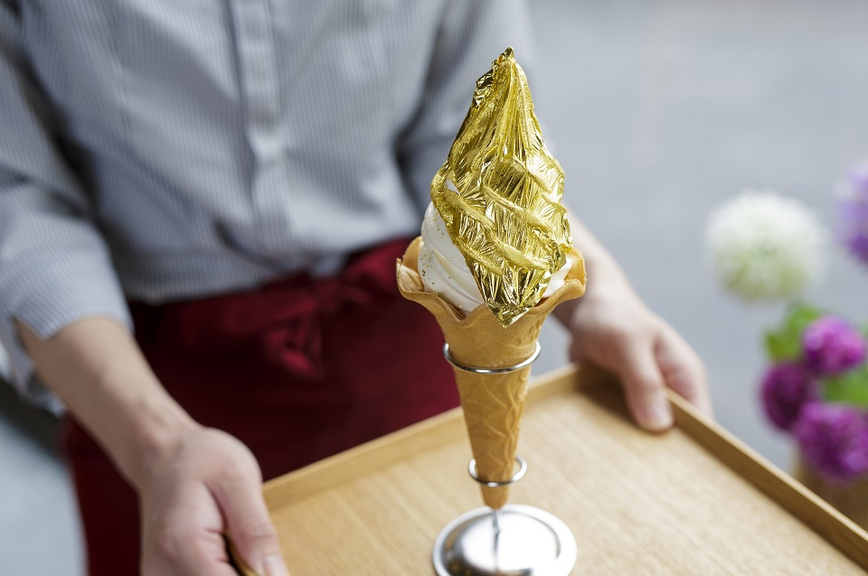 タイムセール】金沢の代表スイーツ！「金箔のかがやきソフトクリーム